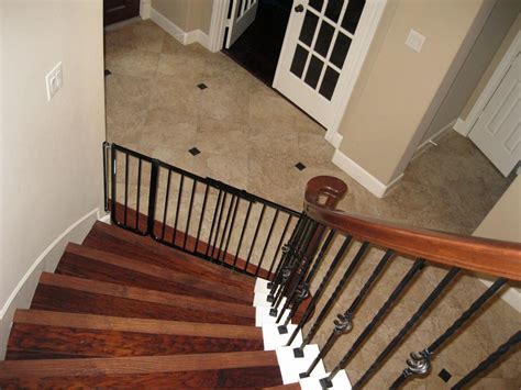 Best baby safety gates for stairs reviews in 2016. Best & Safest Baby Gates for Stairs and Banisters in ...
