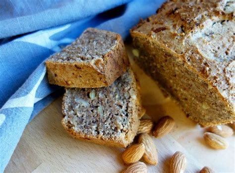 Bei veganem kuchen verzichten wir in den rezepten auf zutaten wie ei, butter, sahne oder milch. Nusskuchen, Nussbrot, zuckerfrei, gesund, trockenhefe ...