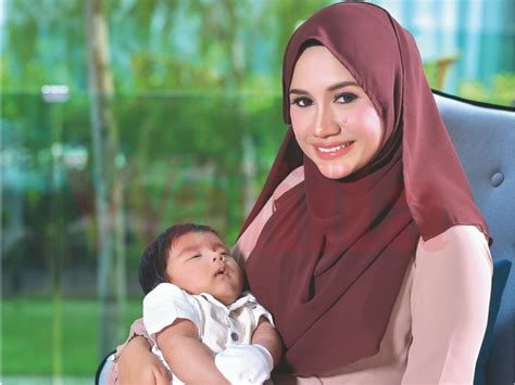 Bagi cikpuan yang baru sahaja lepas bersalin jangan pernah ada perasaan takut dan hilang rasa keyakinan untuk bergaya walaupun tidak lagi mempunyai bentuk badan yang asal. Mila Tak Amal Makan Jamu Pun Selepas Berpantang Tapi Lebih ...