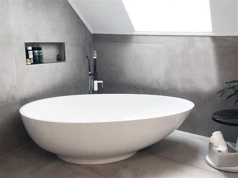 Was kostet eine weiße wanne? Campione glänzend in 2020 | Freistehende badewanne ...