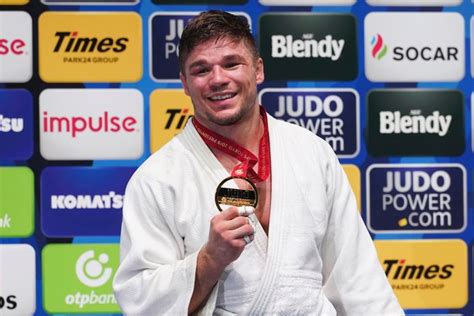Dutchman noel van 't end won his first world title after a gruelling day which culminated with a narrow triumph over osaka grand slam winner mukai shoichiro of japan in his sixth contest of the day. Wereldkampioen Noël van 't End leerde judoën van ...