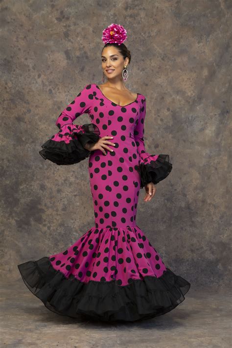 Modelo Revuelo Vestido De Gitana Trajes De Flamenco Vestidos De