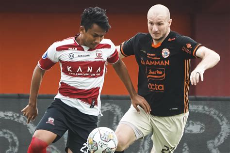 REVIEW MADURA UNITED VS PERSIJA: THOMAS DOLL KECEWA DENGAN LINI DEPAN