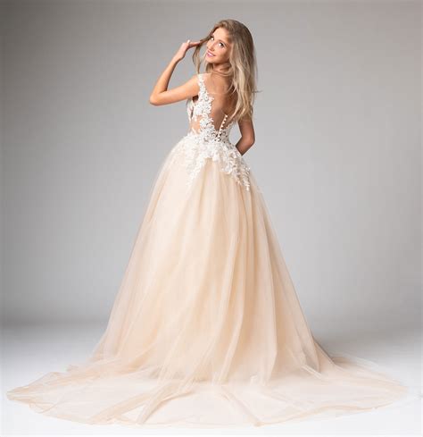 We did not find results for: Prinzessin Hochzeitskleid mit viel Tüll Maßanfertigung ...
