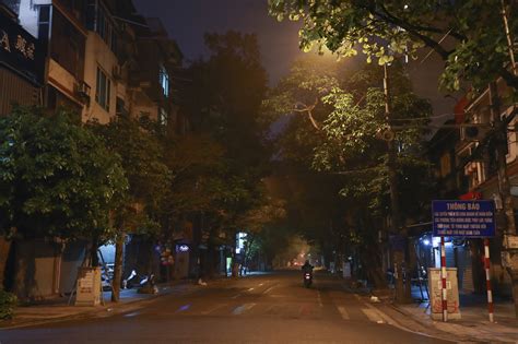 Đặc biệt, hiện tại trên thị trường nội thất cho văn phòng phong cách toán học đang được cung cấp nhiều. Dịch COVID-19: Hà Nội vắng lặng "như tờ" trong ngày đầu ...