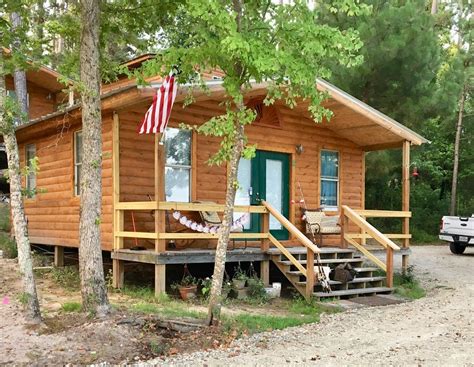 Livingston is a town in and the county seat of polk county, texas, this town was formally known as pedigo, texas united states. Waterfront Cabin #2 on Lake Livingston Texas Has Parking ...