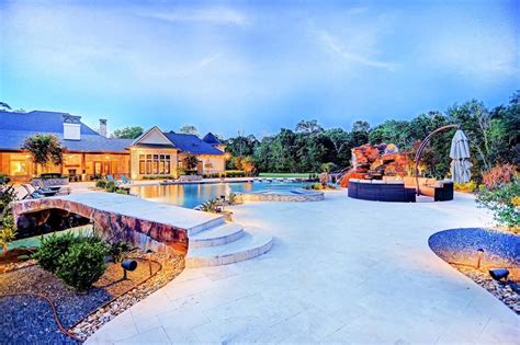 Texas Mansion That Comes With Its Own Waterpark Splashes Onto The