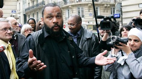 Controversial French Comedian Dieudonné Sells Out Montreal Shows Cbc News