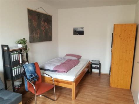 Furnished apartment very central contactless 24 h check in through the electronic. Möblierte Wohnung mit hohen und hellen Räumen zur ...
