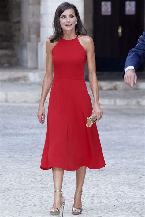 Lessons In Timeless Style From Queen Letizia Of Spain Easy Wear