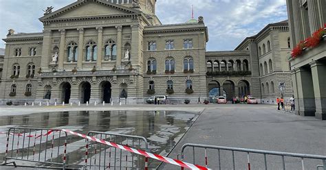 Polizeieinsatz In Bern Verdächtiger Rucksack Vor Dem Bundeshaus Wohl Diebesgut Blue News
