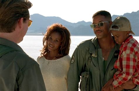Independence day star vivica a. independence day vivica fox, bill pullman, will smith and ...