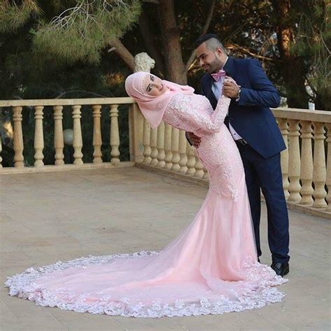 2017 Muslim Wedding Dresses Pink Lace Long Sleeves High Neck Arabic Bridal Wedding Gown