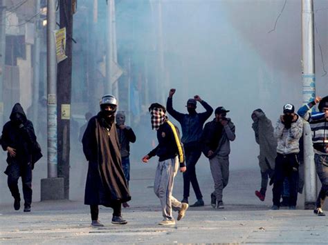 Shopian Stone Pelting Jandk Top Cop Says Army Version Will Be Taken Into Account Oneindia News