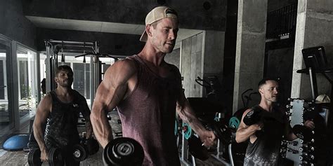 Luke Zocchi Chris Hemsworths Trainer Shares His At Home Dumbbell Workout