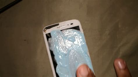 How To Fix A Cracked Phone Screen With Toothpaste Youtube