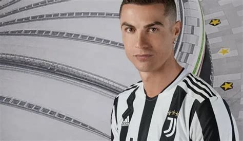 Ju Know It Cristiano Ronaldo Front And Centre Of New Juventus Home Kit