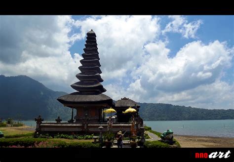 Jika anda pernah memperhatikan gambar lembaran mata uang rp 50.000 yang lama, terdapat gambar pura. Pura Ulun Danu Beratan di Bedugul Bali - Primadona Wisata ...