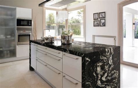 Hasta 6 cuotas sin interés. Cocina con encimera granito Naturamia Titanium // Kitchen ...