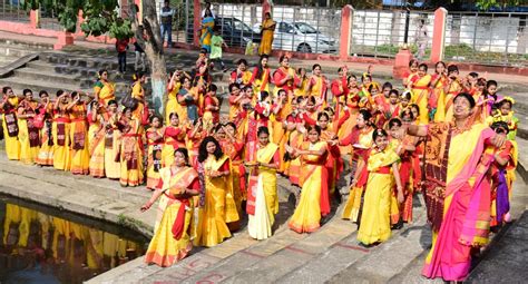‘dol Jatra’ Celebrated With Traditional Fanfare Jharkhand Mirror
