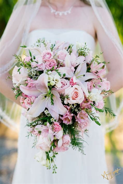 A Beautiful And Simple Lily Wedding Bouquet For 2023