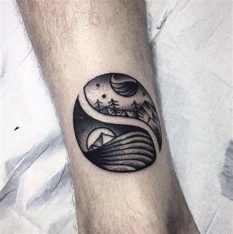 According to ancient chinese philosophy, yin and yang represent two opposite halves that work together harmoniously. 50 Matching Yin Yang Tattoos For Couples (2018 ...