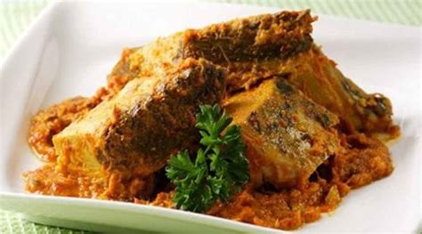 Kari ikan tongkol tanpa santan | yaa satu perangai sis kalau masak kari ikan tongkol mesti taknak letak santan, sebab tu tajuknya kari ikan tongkol tanpa santan, bukannya apa nanti tak kaw rasanya. Resep Ikan Tongkol Bumbu Gulai yang Gurih, Maknyus ...