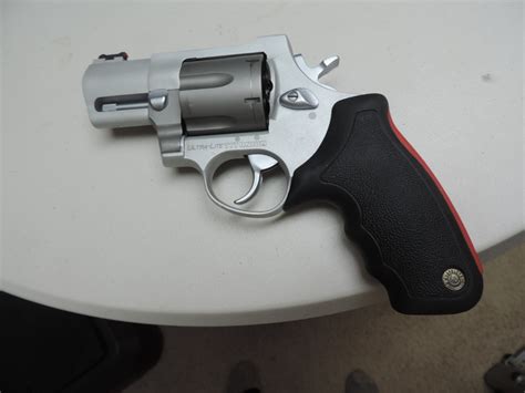 Taurus Model 444 In 44 Mag Ultra Lite Weight Tithnium Snubby Pistol No
