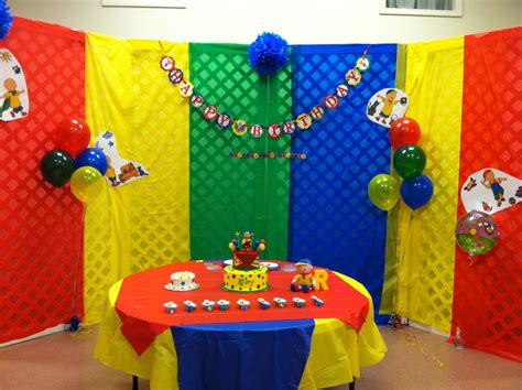 The caillou dinner plates is great for birthday parties. Pin by Amy Bushman on Caillou Birthday Party | Caillou ...