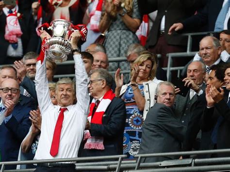 Arsenal won the fa cup again for the 14th time and here they were collecting their prize! FA Cup video, highlights: Arsenal beat Chelsea | The ...