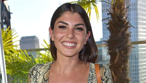She advertised for the photography and framing company desenio in 2018. "Bachelor in Paradise"-Filip: Heißes Date mit Yeliz Koc ...