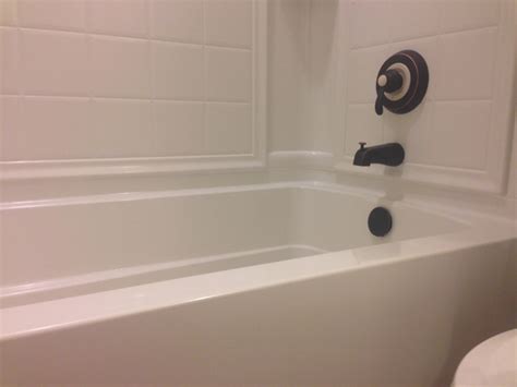 Having trouble getting the bathtub, shower or sink caulk clean? Repair Caulk, Grout, and Drywall in a Weekend