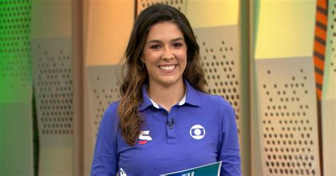 Renata Silveira 1ª Mulher A Narrar Jogo Da Copa Na Tv Aberta Celebra Que Vitória