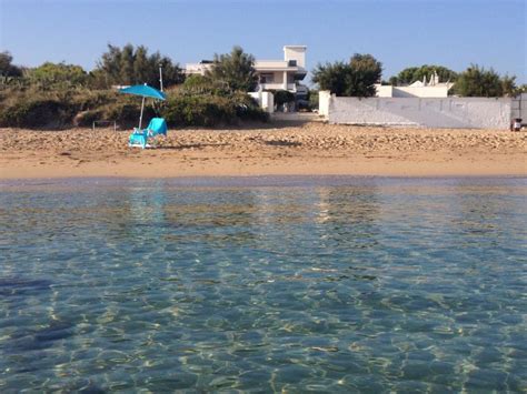 La casa vacanze presenta 3 camere da letto, una cucina con forno a microonde e frigorifero, e 3 bagni con bidet, asciugacapelli e lavatrice. 1 recensioni e 25 foto per BREZZA DI MARE House Seaside ...