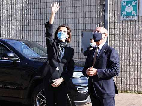 La ministra a bergamo per l'intitolazione del carcere a don resmini. Le immagini della ministra Cartabia in visita al Dap ...