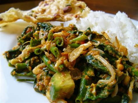 Saking senengnya sama pecel aku udah nyobain pecel sayur dari berbagai daerah. Resep Pecel