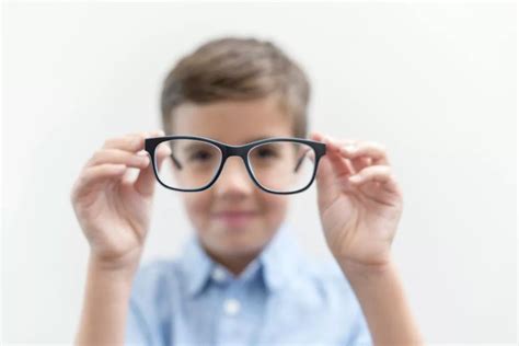 孩子近视以后需不需要一直带着眼镜能不戴吗看完这个你就知道了度数
