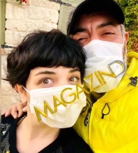 Annesi meral altun ve eski futbolcu arap hasan lakaplı hasan. Gonca Vuslateri ve Hakan Altun çiftinden ilk poz geldi ...