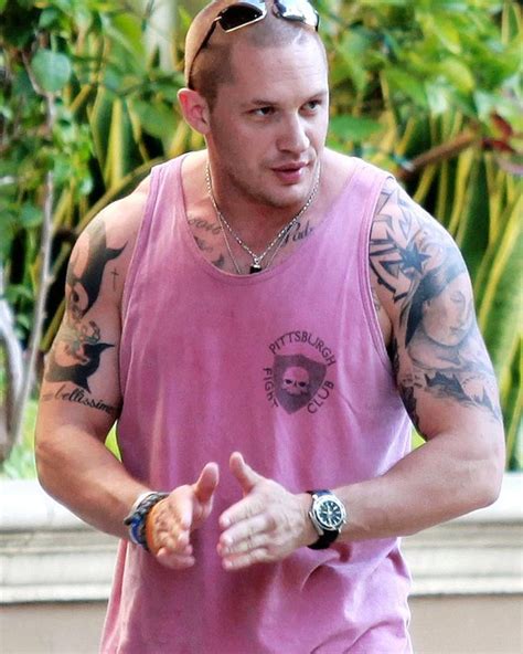 This is a classic look that is subtle and draws attention to his masculine features. How To Get Hair Like Tom Hardy Haircut - 15 Hairstyles ...