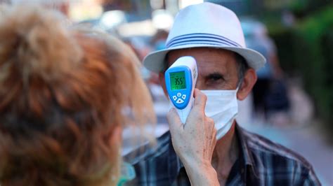 Mi vacuna y las segundas dosis, dos líos de la vacunación en colombia. ¿Por qué siguen creciendo los casos de COVID-19 pero no ...