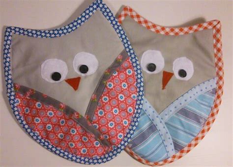 Ich habe für dich über 100 kostenlose schnittmuster für taschen gesammelt und ausgesucht. Kostenloses Schnittmuster: Eulen-Topflappen nähen ...
