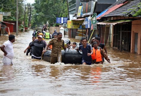 800000 Displaced In Flooding In Southern Indian State Pbs Newshour