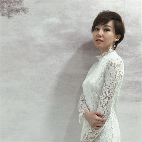 9 hours ago · 今屆東京奧運政府破天荒購入轉播權，交予5間電視台免費播放，各台紛紛出招搶收視，爭奪體育主持和評述員坐陣，又派員到東京採訪第一手資訊。不過無綫東奧主持卻頻頻出事，先是陳約臨「花癡式」訪問劍神張家朗，再有吳業坤（坤哥）輕佻訪問洪詠甄，表現有欠專業。 【重返現場】果欄中的甄詠珊與趙永洪｜即時新聞｜東網巨星｜on.cc東網