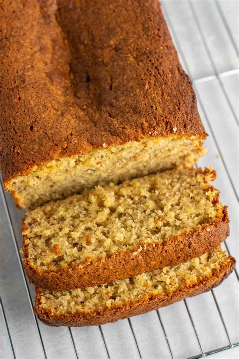 Eggless banana bread that's moist, delicious and easy to bake. Cake mix banana bread recipe - so easy and so good! # ...