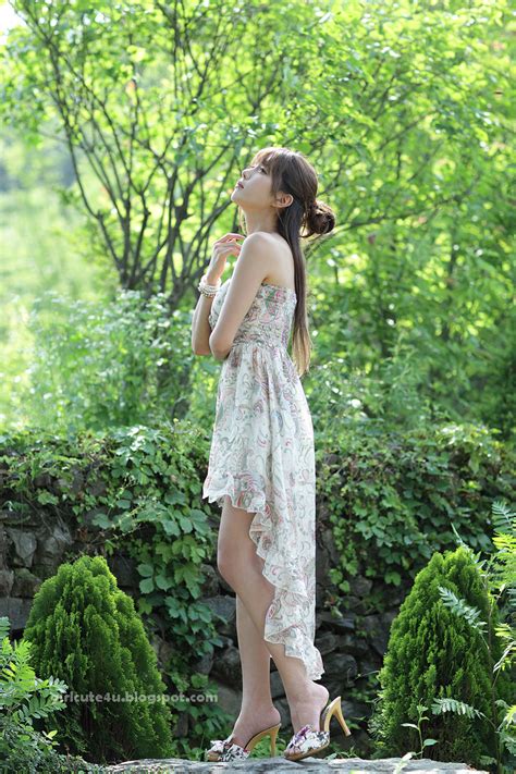 Heo Yun Mi Outdoors In A Strapless Dress BaoBua Cute BaoBua Com