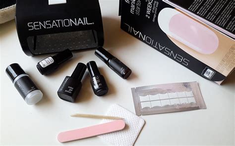 È indispensabile quindi che siano curate e ben tenute, e lo smalto in questo rappresenta pertanto l'accessorio fondamentale. Come applicare lo smalto semipermanente a casa | Vogue ...