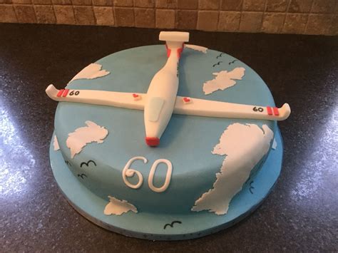 There are some decorations that we don't do often but once they are needed, it is important to know what to do. Glider/plane | Planes cake, Cake decorating, Desserts