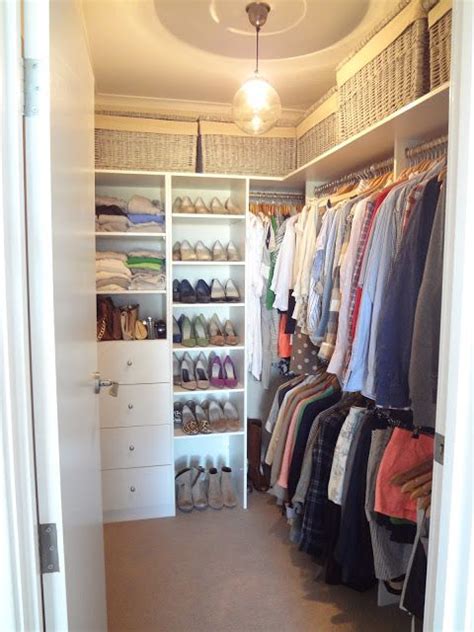 20 Incredible Small Walk In Closet Ideas And Makeovers Closet Remodel