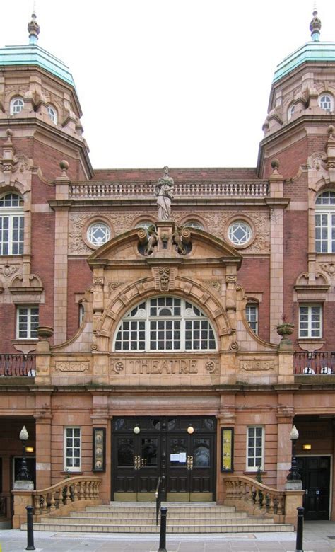 Scopri le nuove collezioni uomo, donna e bambino. Richmond Theatre - Wikipedia