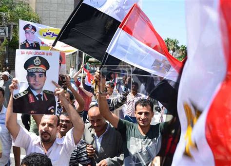 تم تصوير ثورة 30 يونيو 2013 جوياً بالطائرات وكانت الميادين ممتلئة عن اخرها ولم يكن بها موطئ لقدم والهتاف يتردد في كل شوارع مصر ارحل ارحل و يسقط يسقط حكم المرشد. «زى النهارده» في 2013.. بدء أحداث ثورة 30 يونيو للمطالبة ...